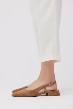 Beżowe buty slingback