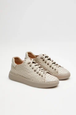 Beżowe sneakersy z plecionej skóry
