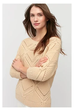 Beżowy sweter z ozdobnym splotem