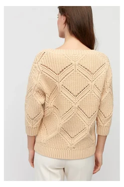 Beżowy sweter z ozdobnym splotem