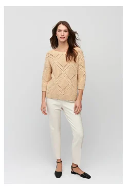 Beżowy sweter z ozdobnym splotem