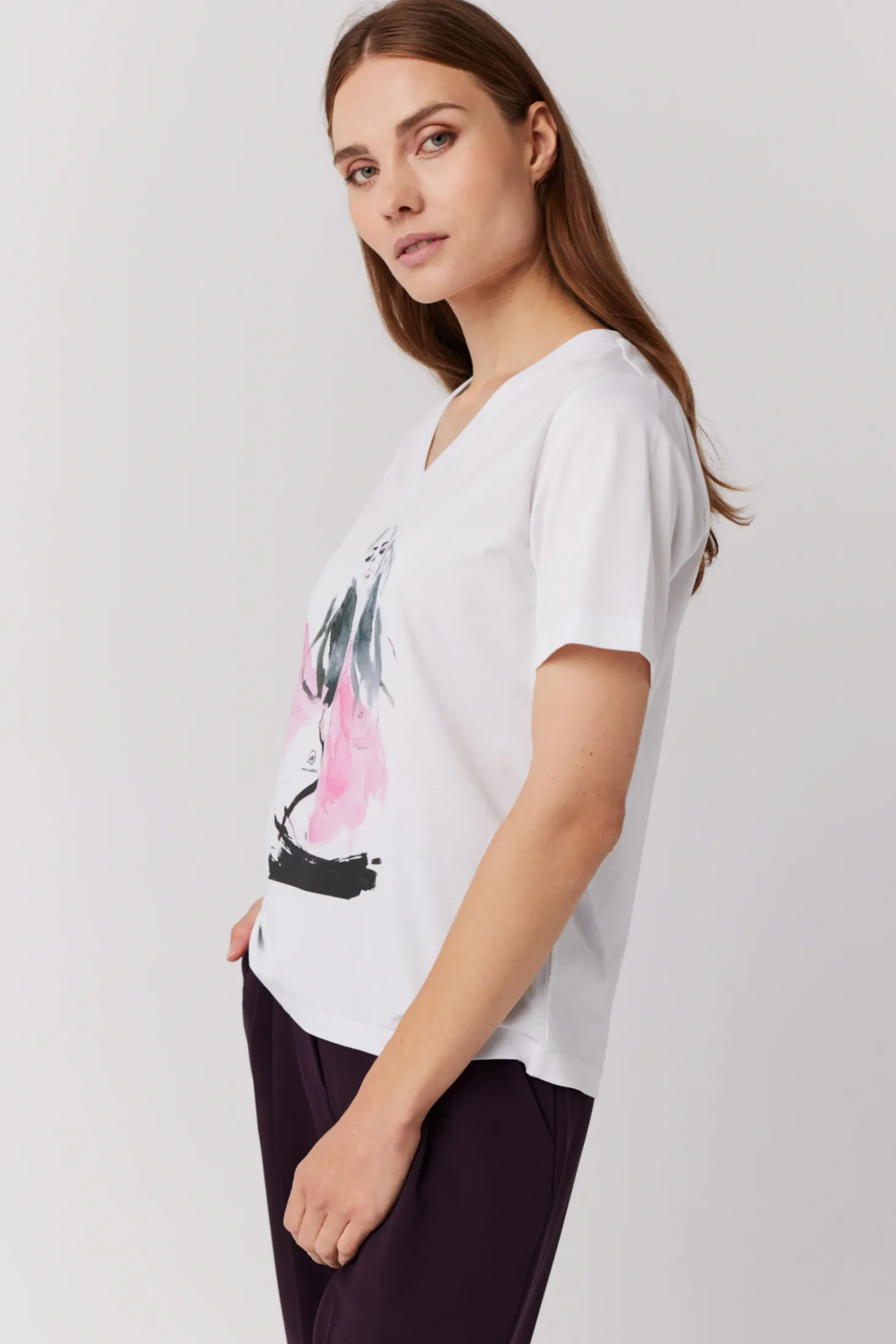 Biały bawełniany t-shirt z nadrukiem dekolt w szpic