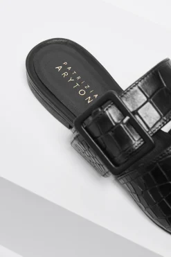 Buty ze skóry naturalnej z regulowanym paskiem