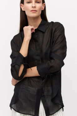 Czarna koszula z ramii