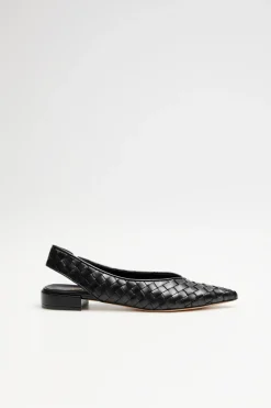 Czarne buty slingback z plecionej skóry
