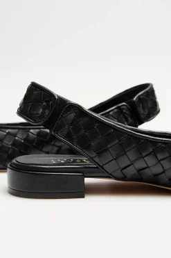 Czarne buty slingback z plecionej skóry