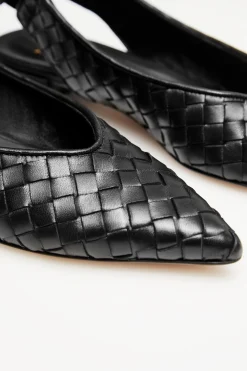 Czarne buty slingback z plecionej skóry