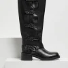 Czarne skórzane kozaki z klamrami