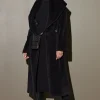 Czarny płaszcz z kapturem z suri alpaką evercoat