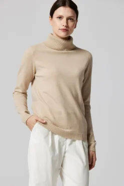 Kaszmirowy sweter z golfem
