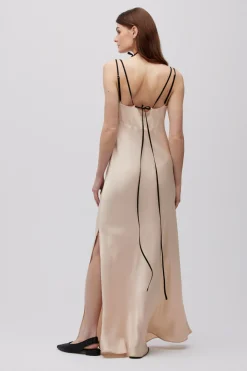 Koktajlowa sukienka nude maxi