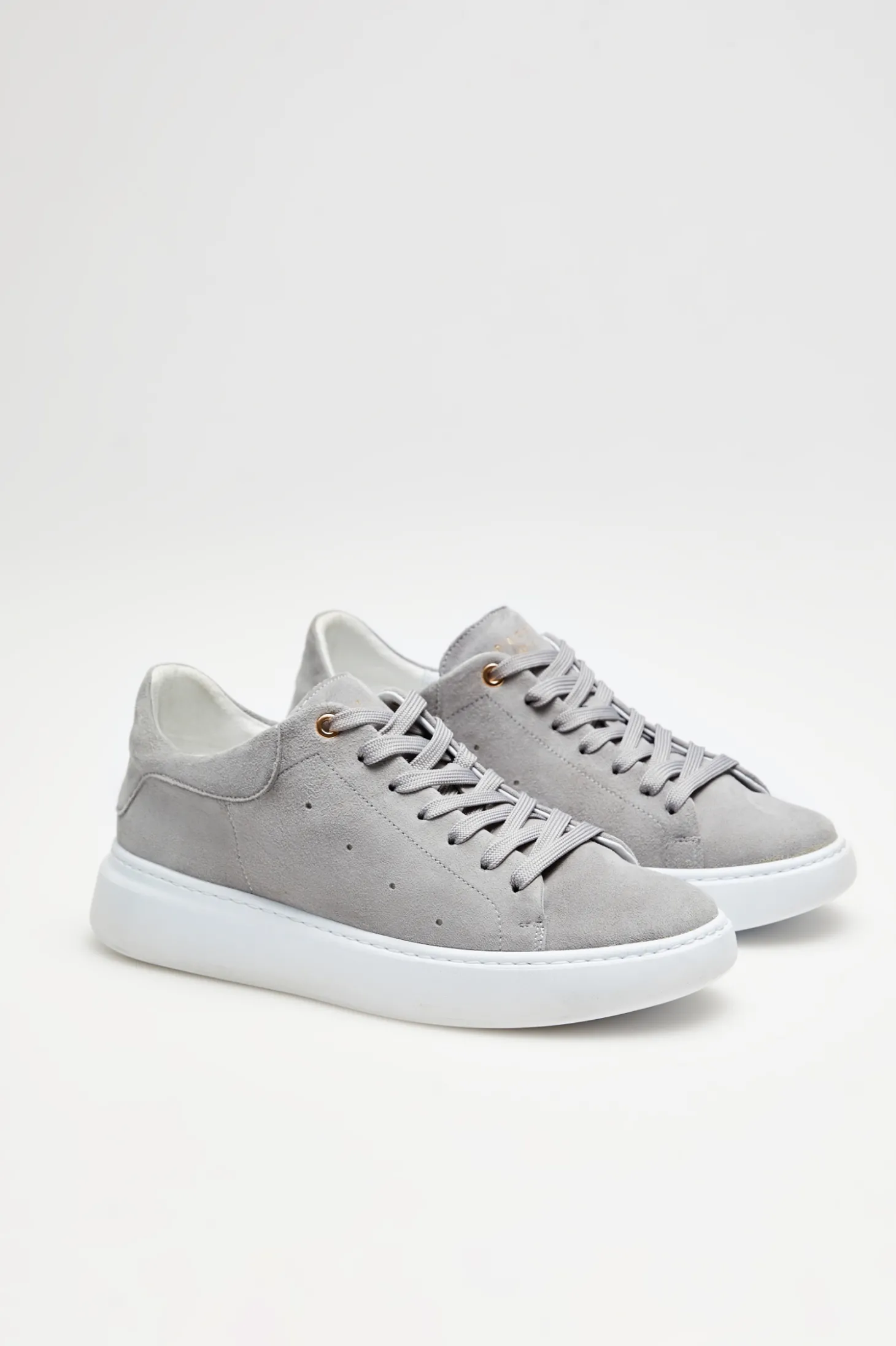 Szare sneakersy z zamszowej skóry