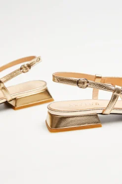 Złote buty slingback